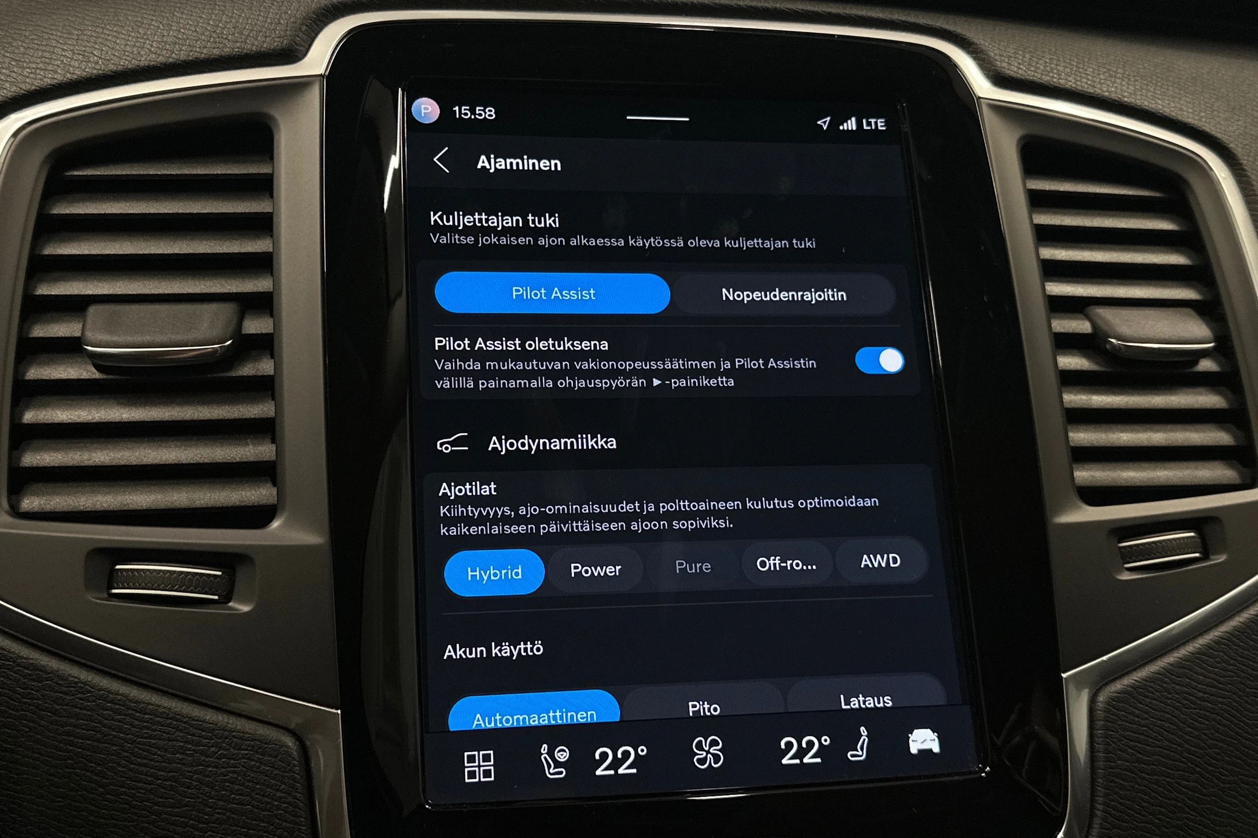 musta Volvo XC90 2024 kuva 23.