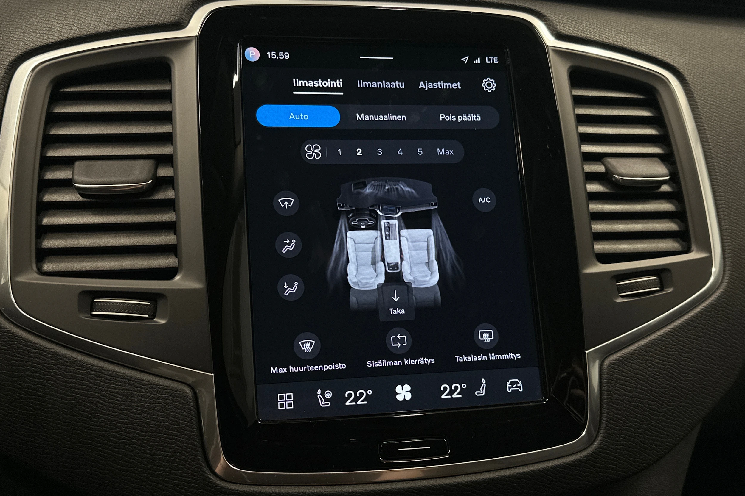 musta Volvo XC90 2024 kuva 27.
