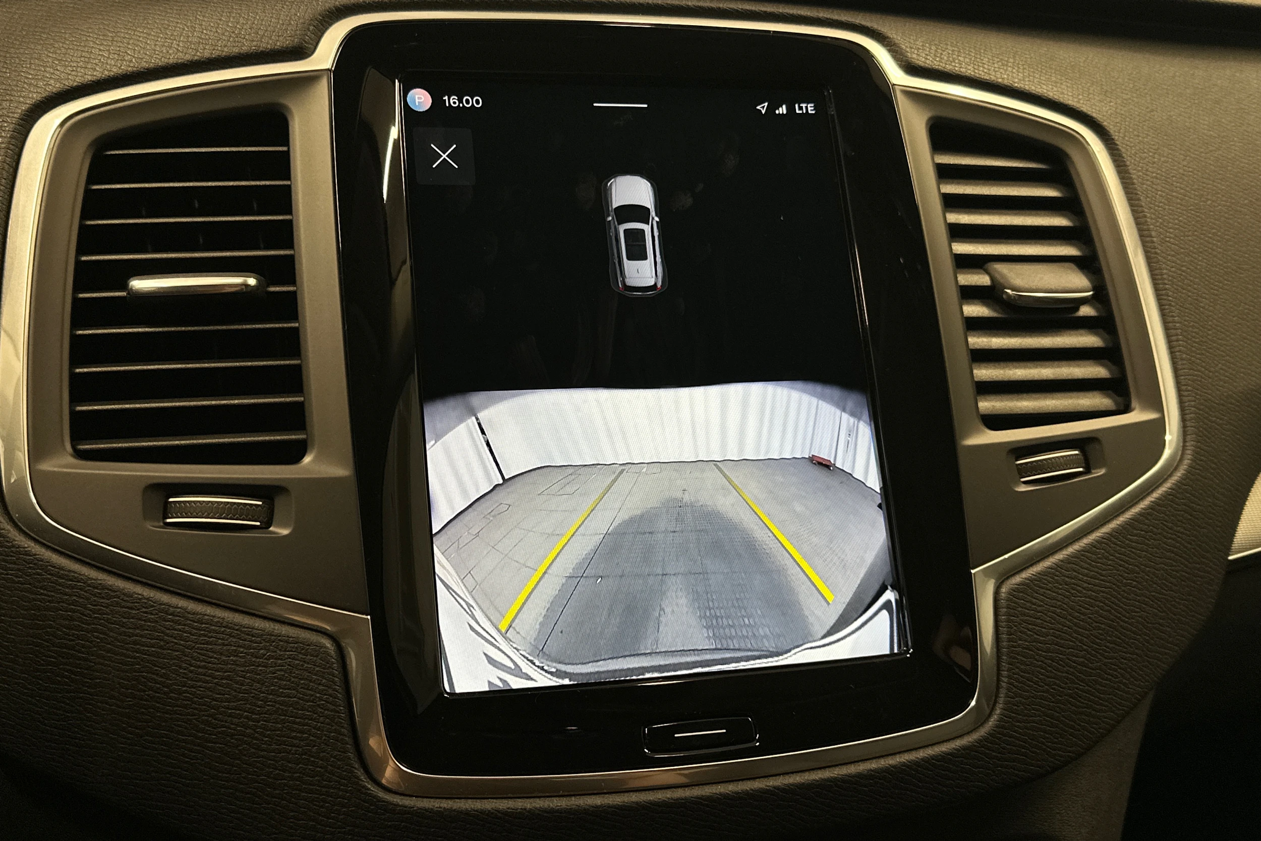 musta Volvo XC90 2024 kuva 28.