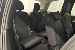 musta Volvo XC90 2024 kuva 32.