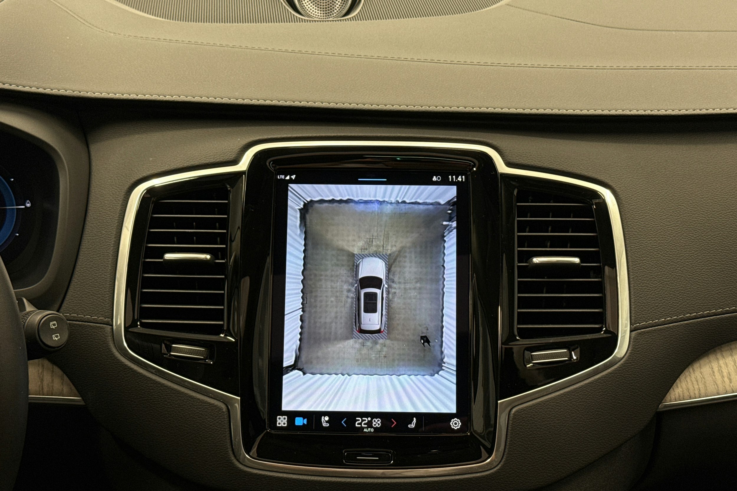 valkoinen Volvo XC90 2024 kuva 15.