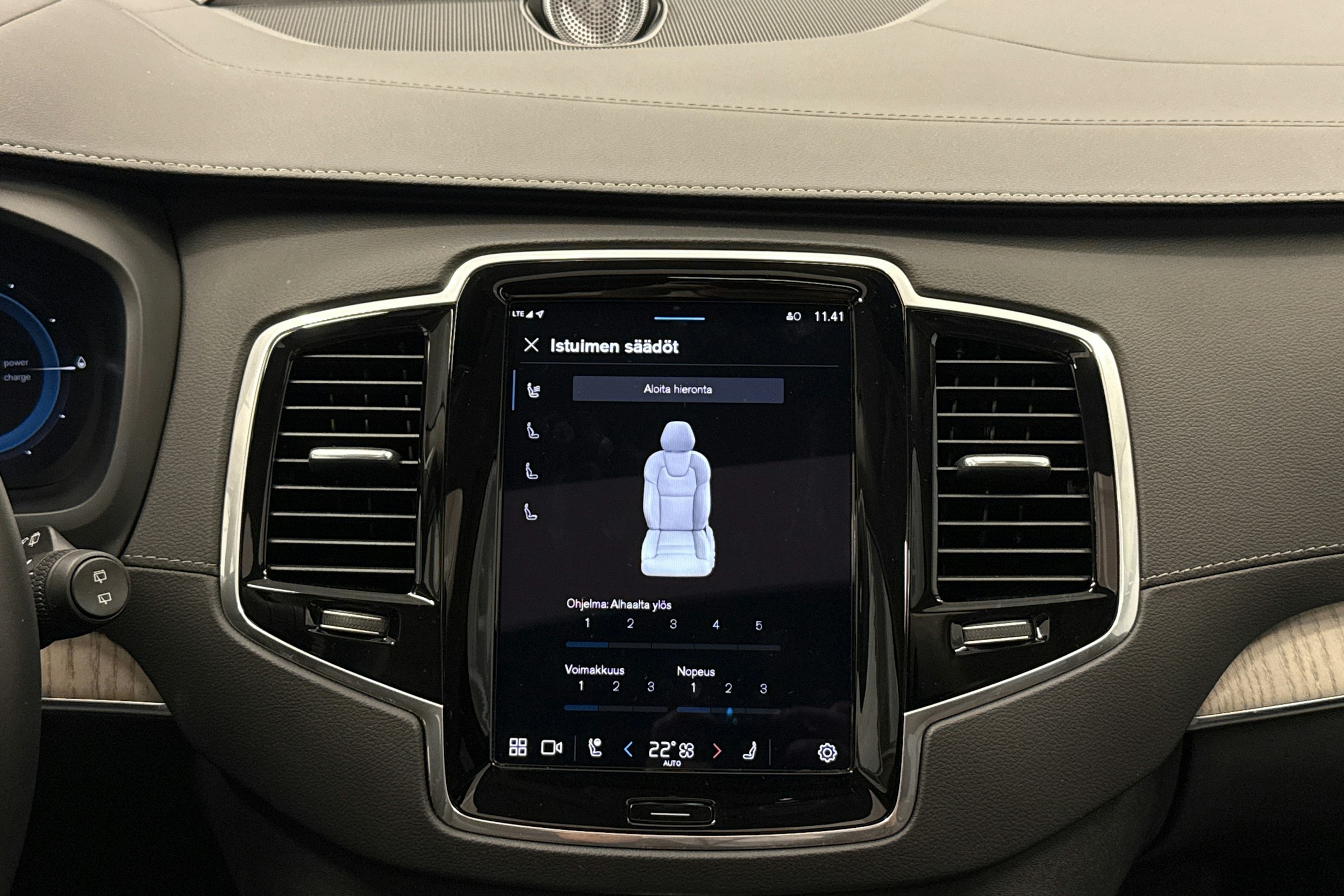 valkoinen Volvo XC90 2024 kuva 17.