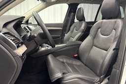 valkoinen Volvo XC90 2024 kuva 22.