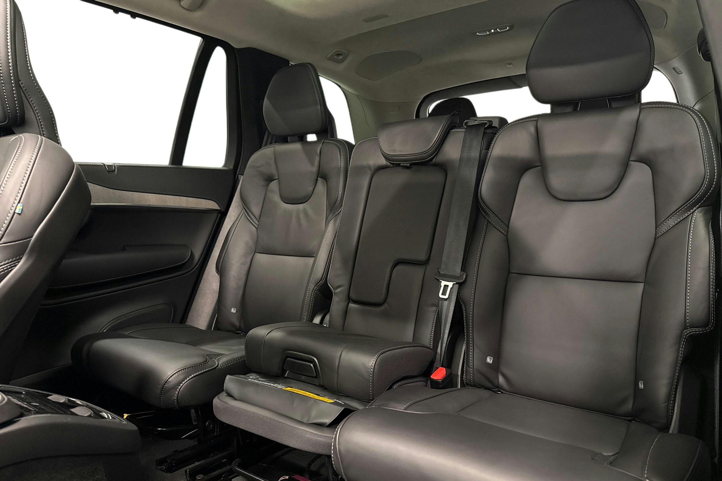 valkoinen Volvo XC90 2024 kuva 25.