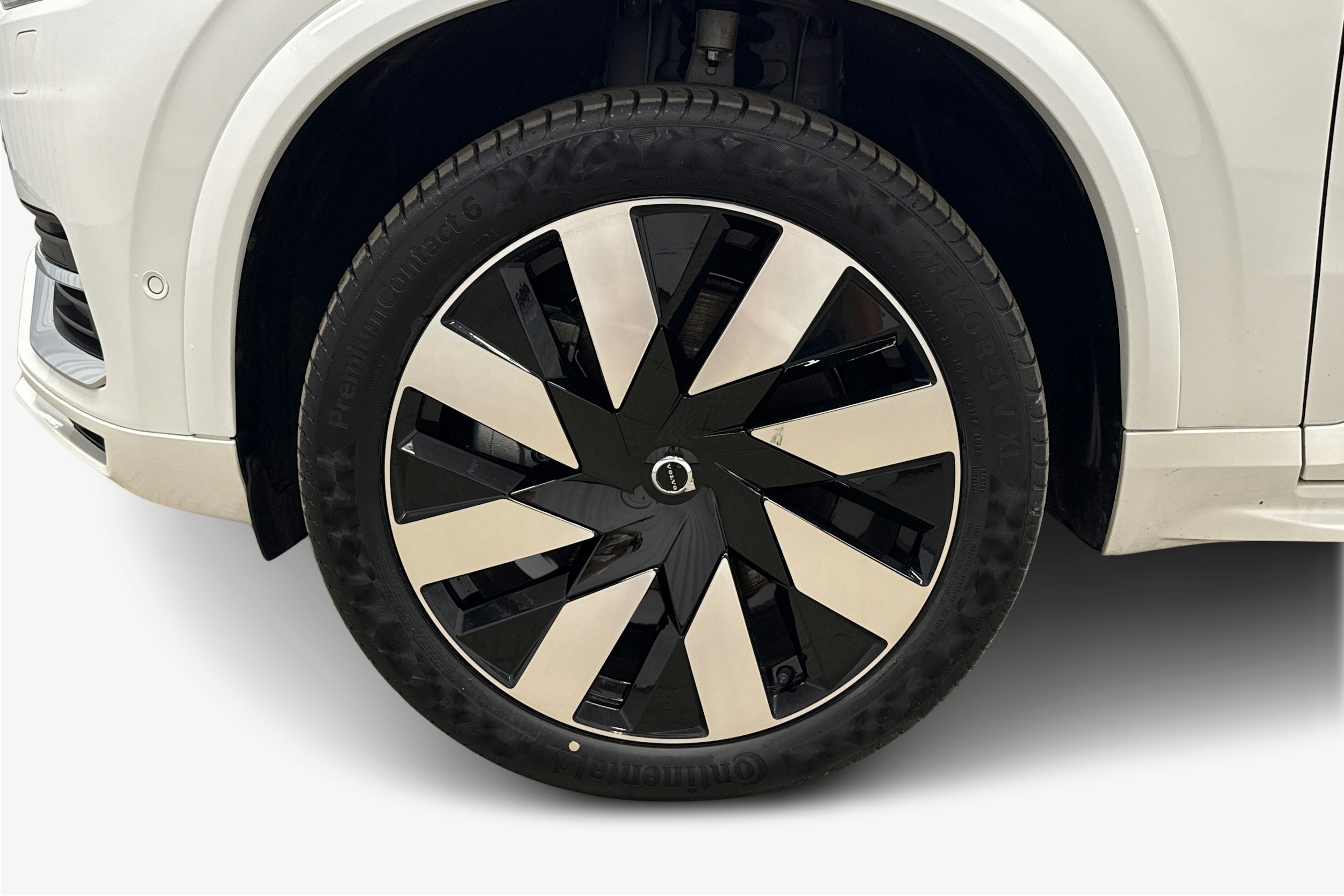 valkoinen Volvo XC90 2024 kuva 31.