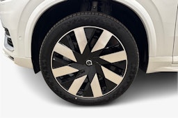 valkoinen Volvo XC90 2024 kuva 31.