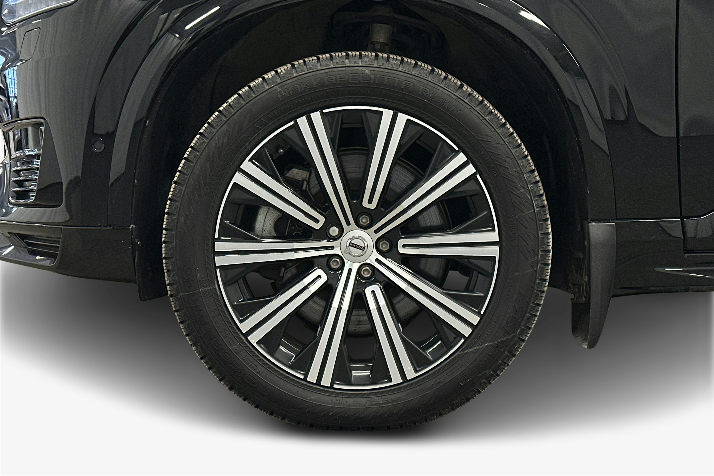 musta Volvo XC90 2024 kuva 14.