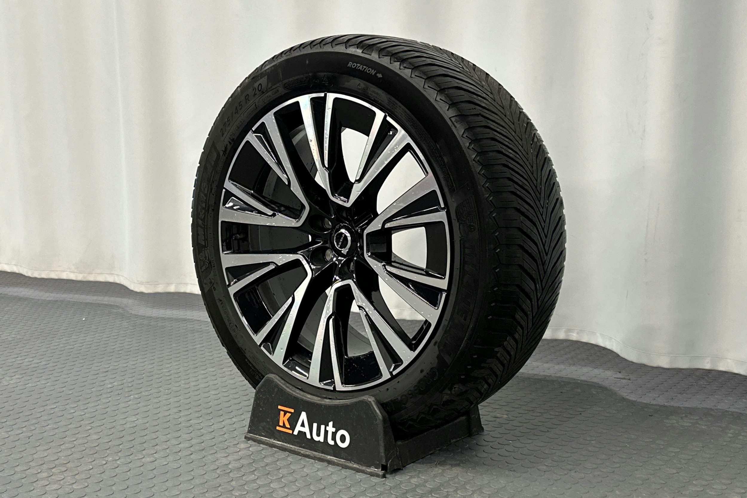 musta Volvo XC90 2024 kuva 16.