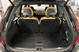 musta Volvo XC90 2024 kuva 17.