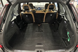 musta Volvo XC90 2024 kuva 18.