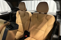 musta Volvo XC90 2024 kuva 19.