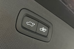 musta Volvo XC90 2024 kuva 21.