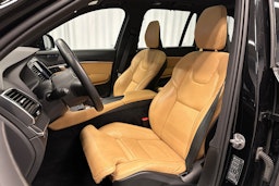 musta Volvo XC90 2024 kuva 23.