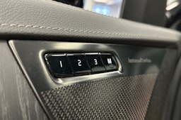 musta Volvo XC90 2024 kuva 25.