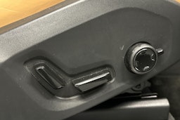 musta Volvo XC90 2024 kuva 26.