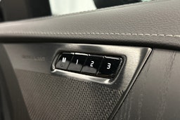 musta Volvo XC90 2024 kuva 27.