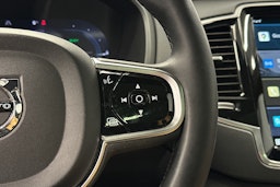 musta Volvo XC90 2024 kuva 30.