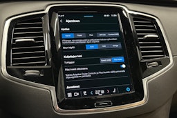 musta Volvo XC90 2024 kuva 34.