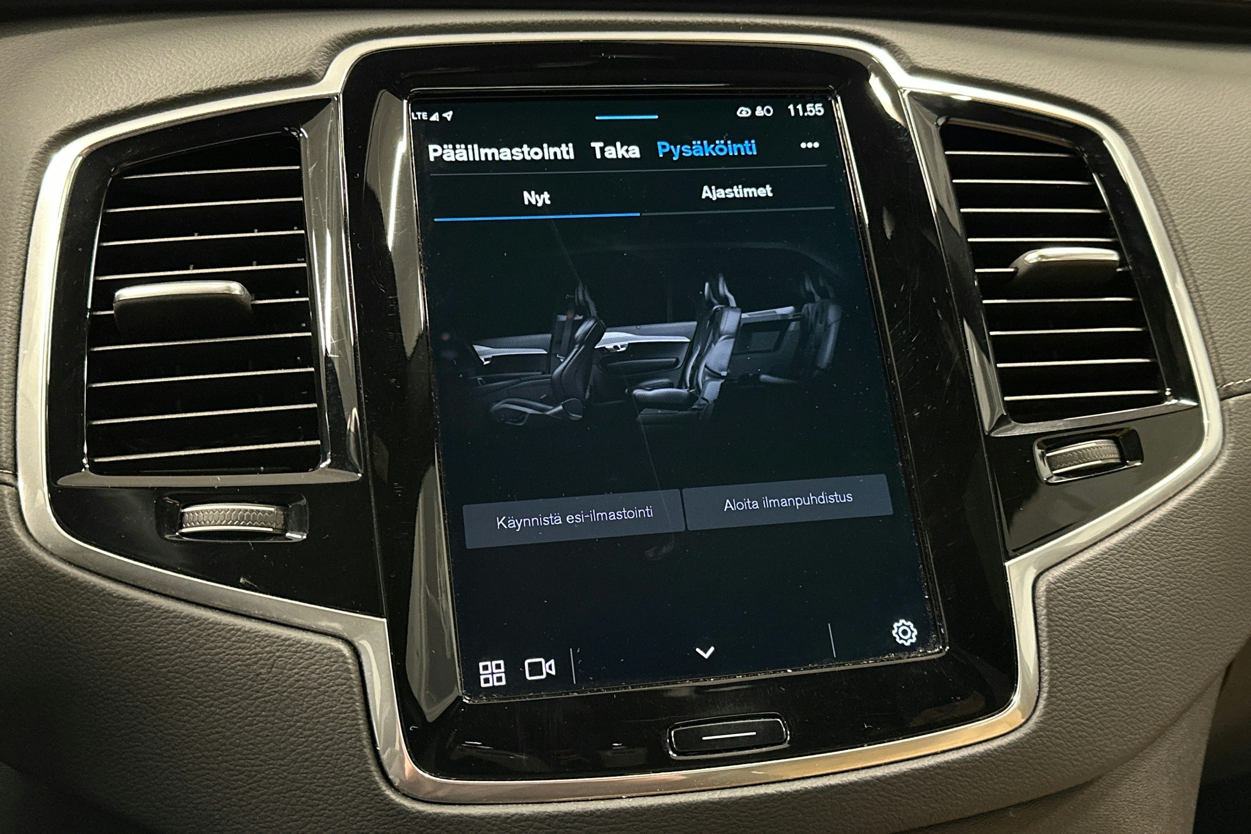 musta Volvo XC90 2024 kuva 36.