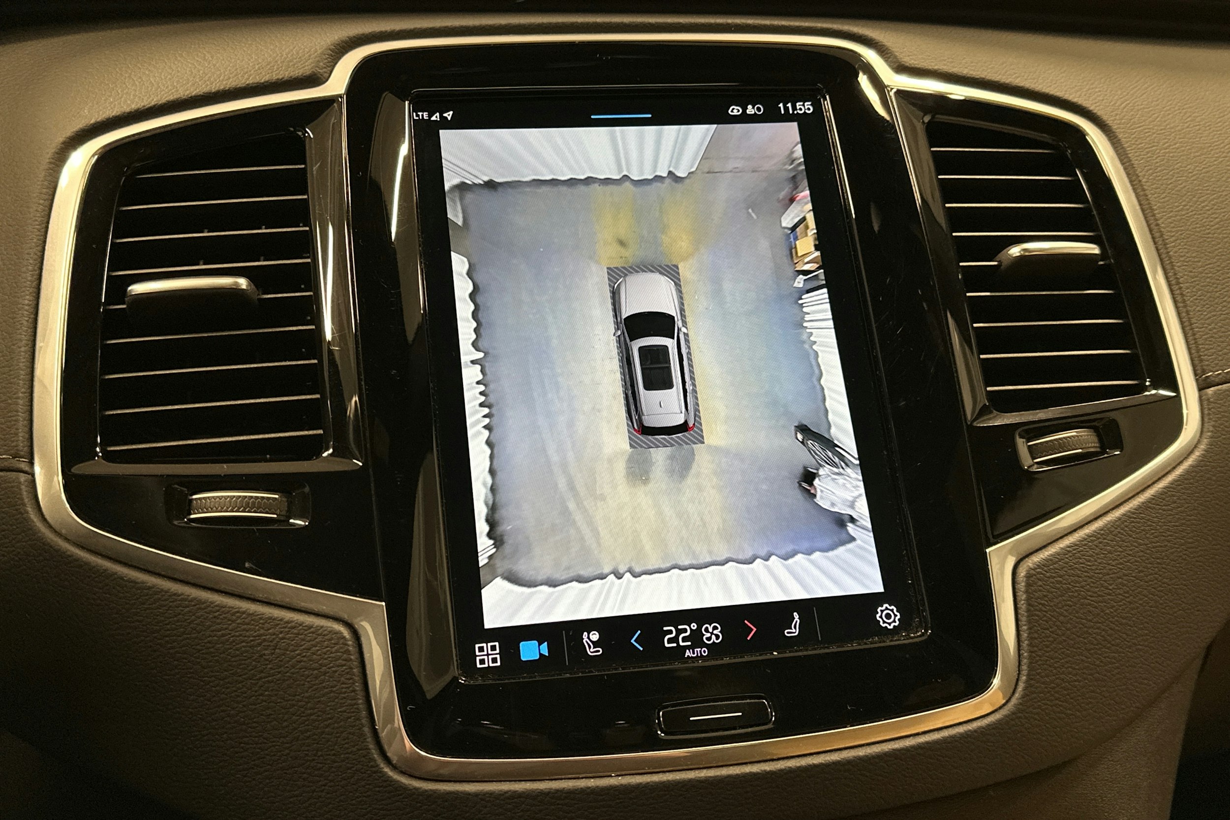 musta Volvo XC90 2024 kuva 37.