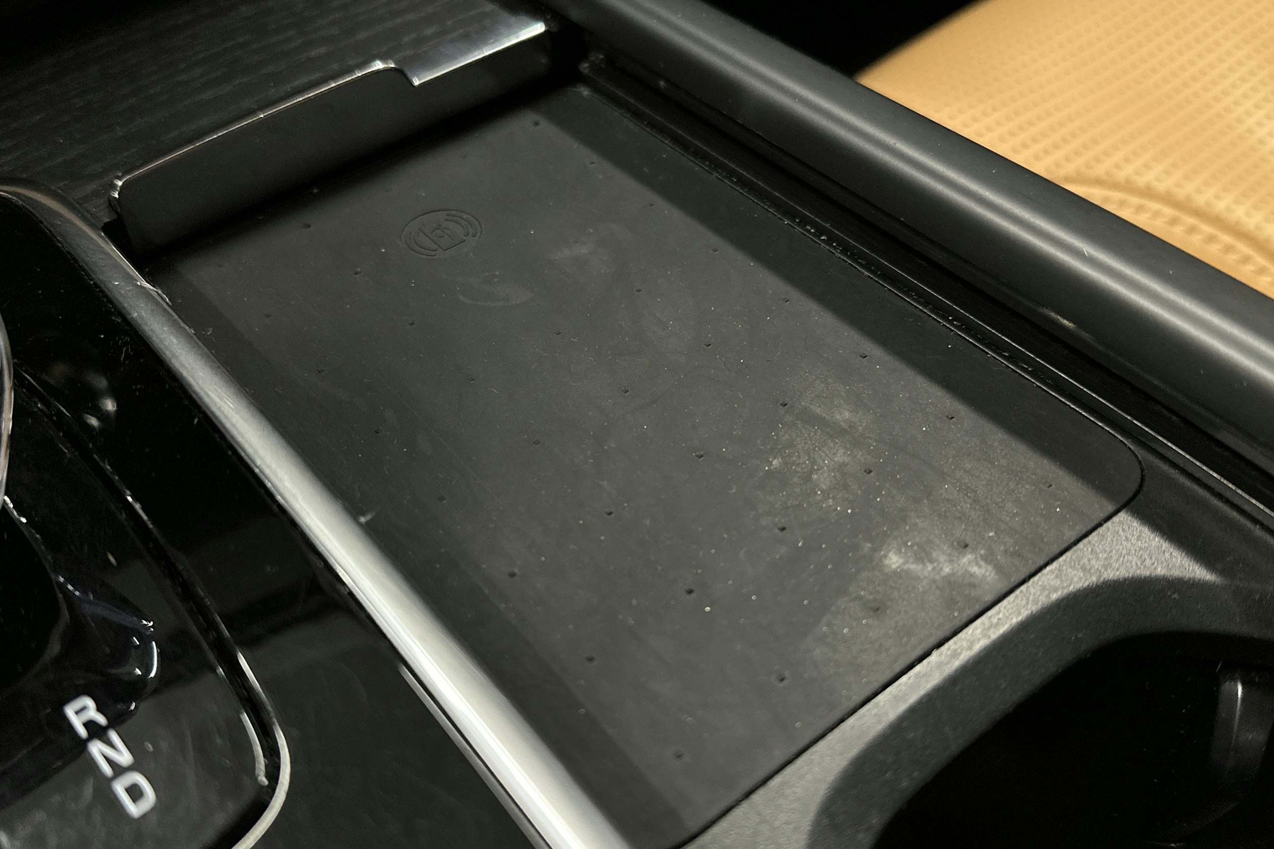 musta Volvo XC90 2024 kuva 40.