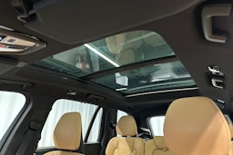 musta Volvo XC90 2024 kuva 41.