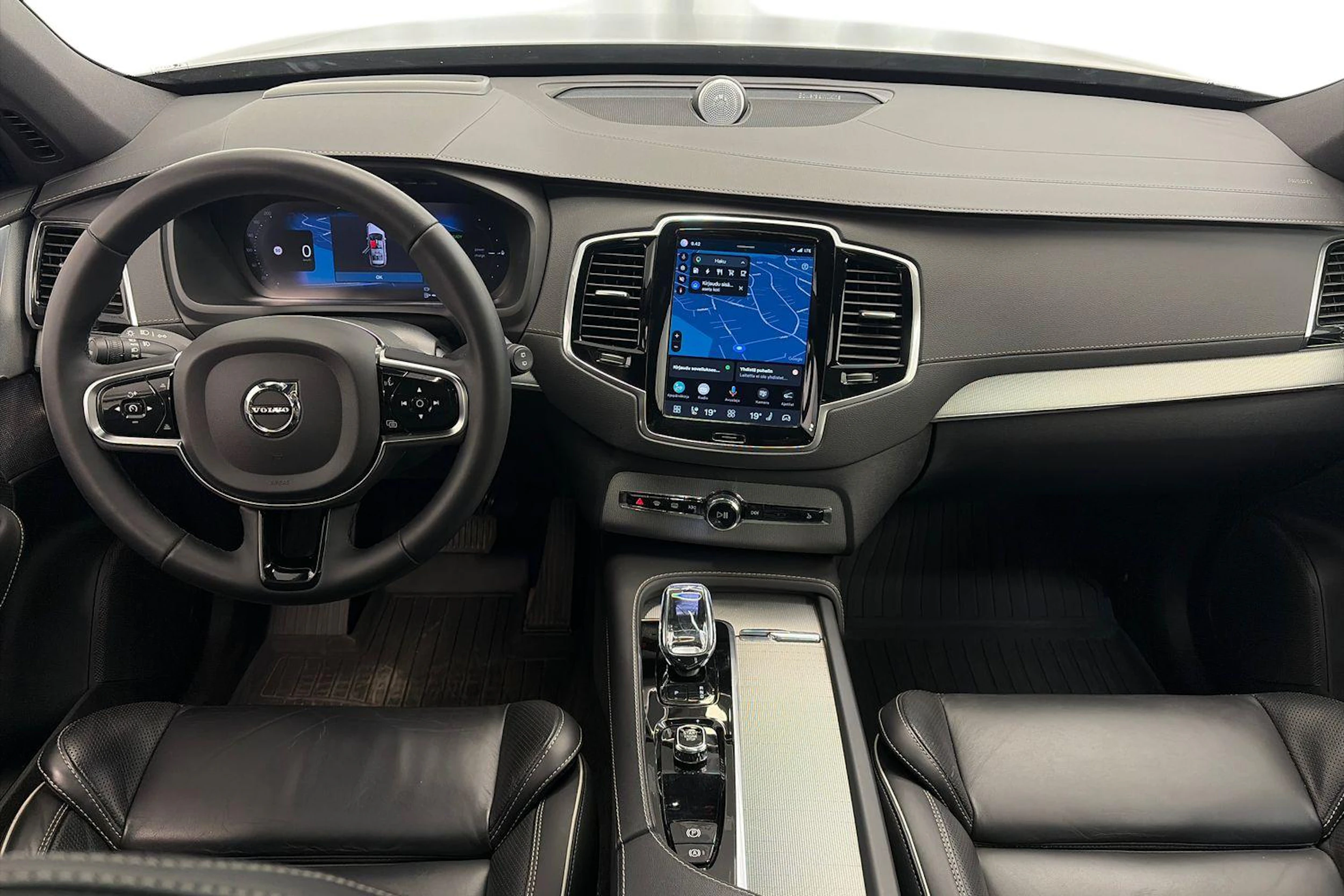 harmaa Volvo XC90 2024 kuva 9.