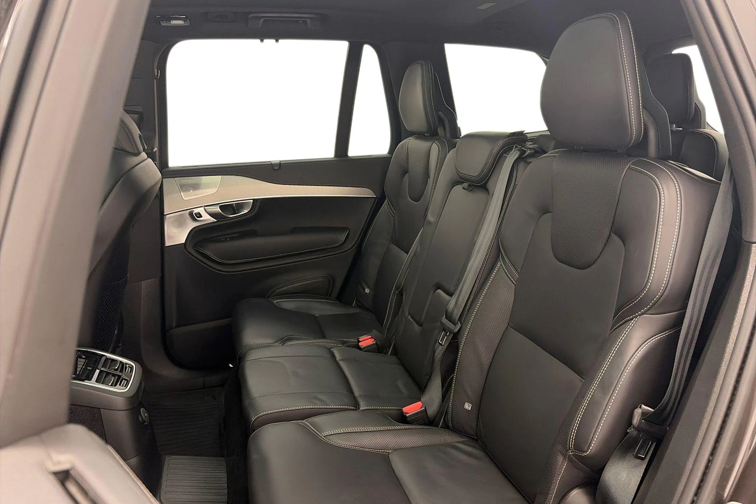 harmaa Volvo XC90 2024 kuva 11.