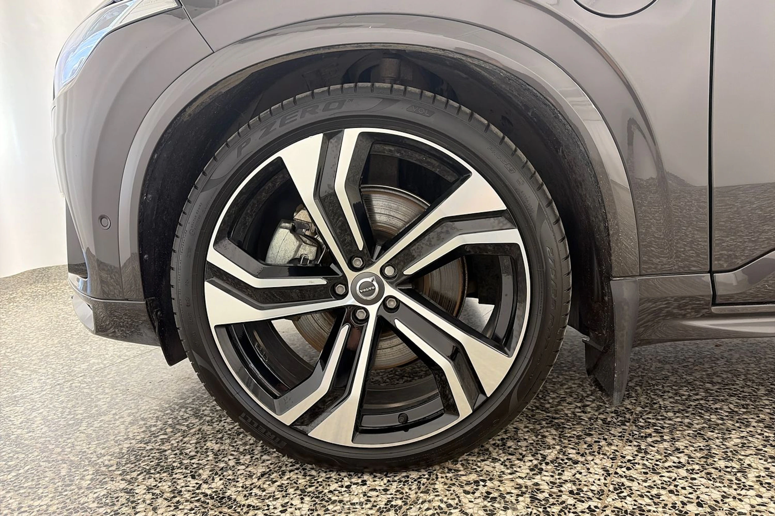 harmaa Volvo XC90 2024 kuva 13.