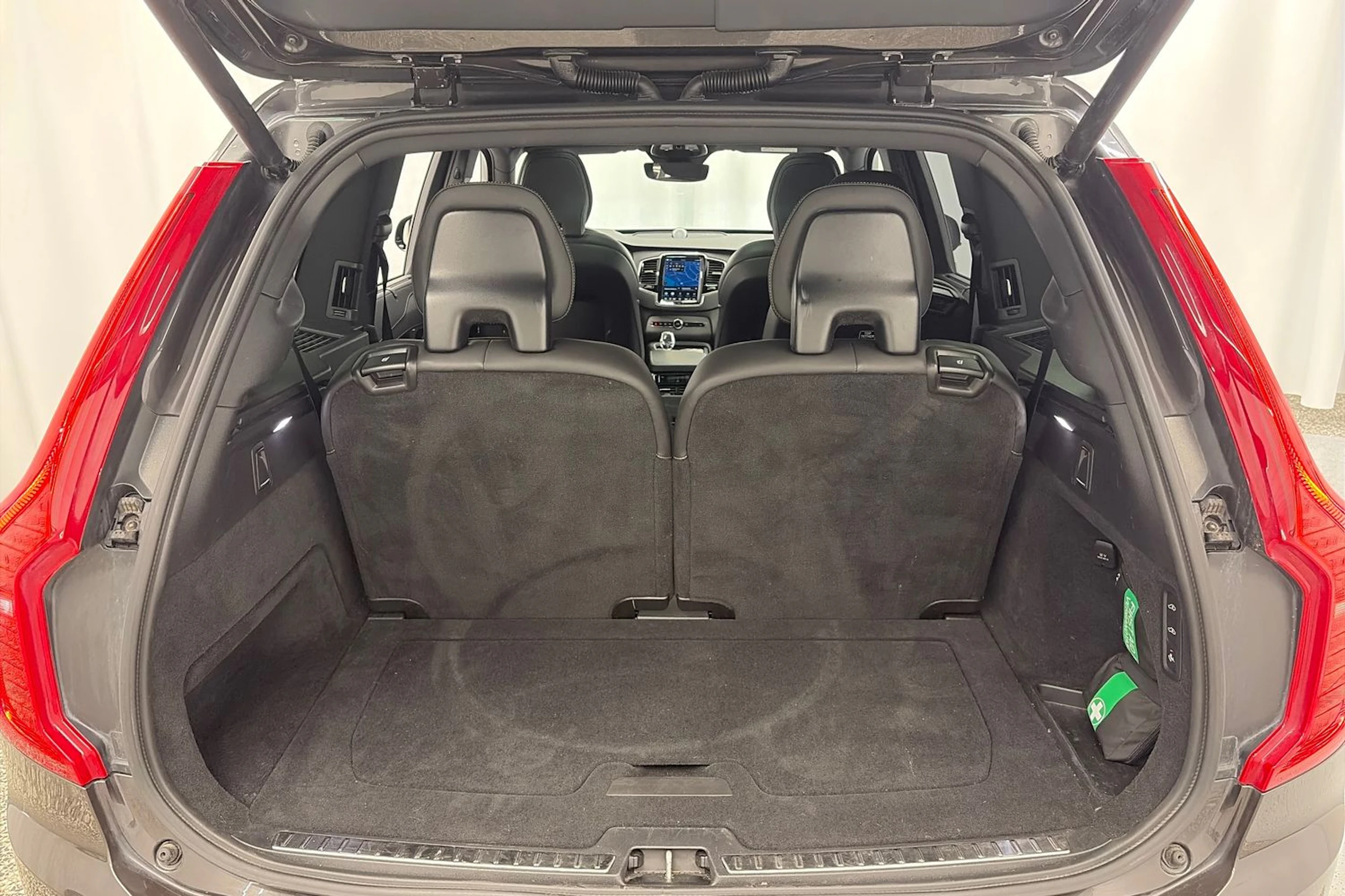 harmaa Volvo XC90 2024 kuva 16.