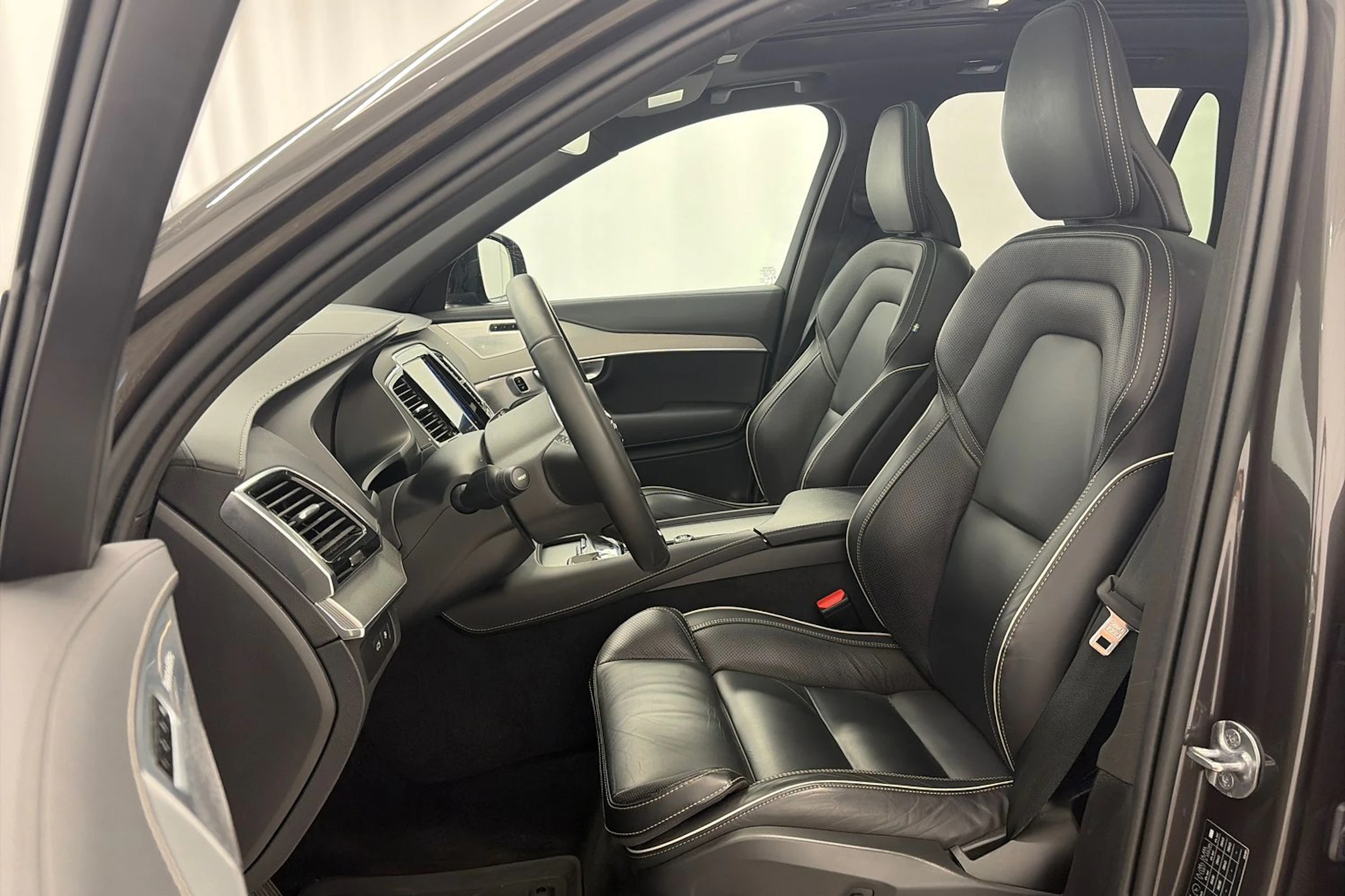 harmaa Volvo XC90 2024 kuva 20.