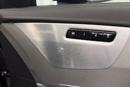 harmaa Volvo XC90 2024 kuva 24.
