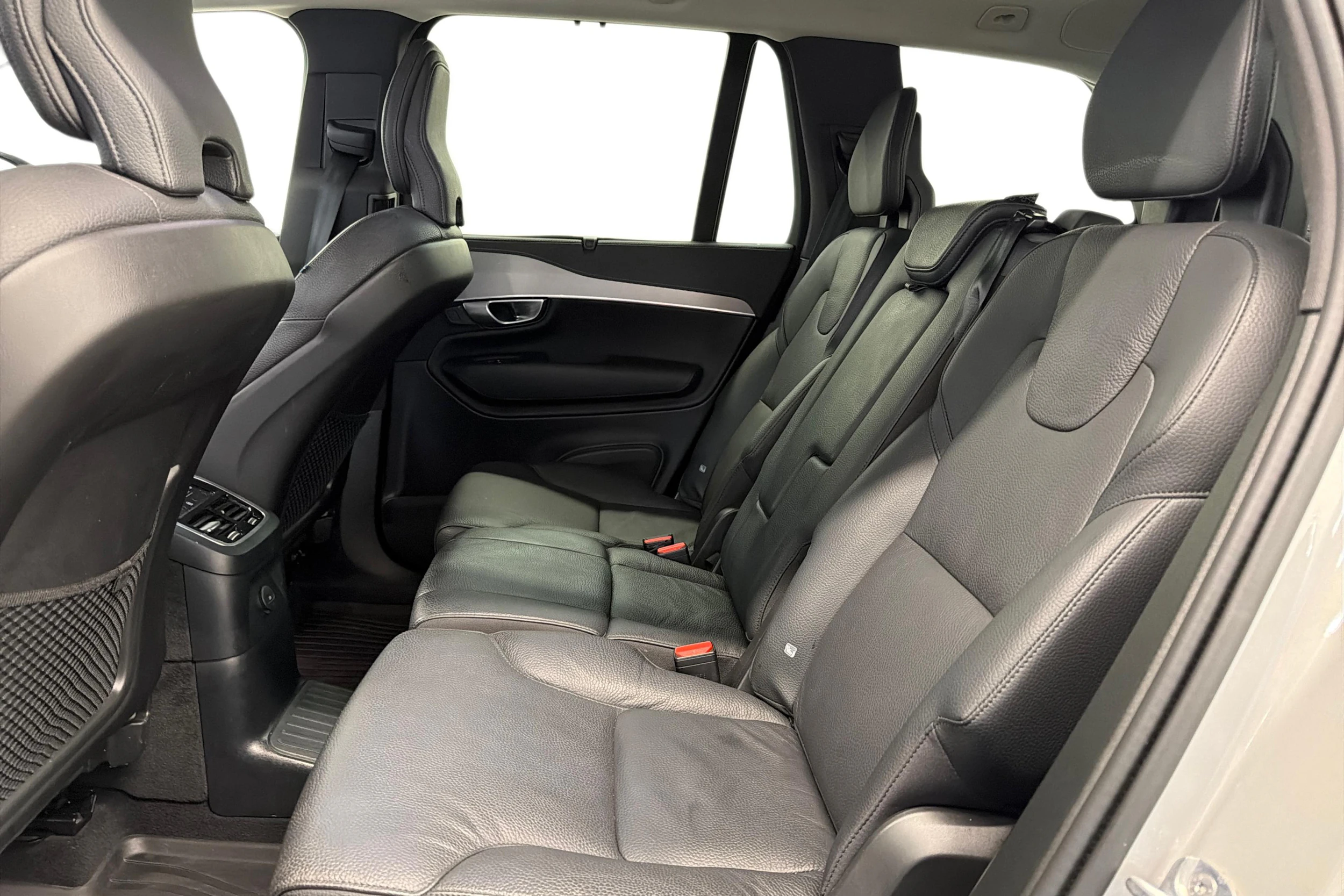 harmaa Volvo XC90 2024 kuva 8.