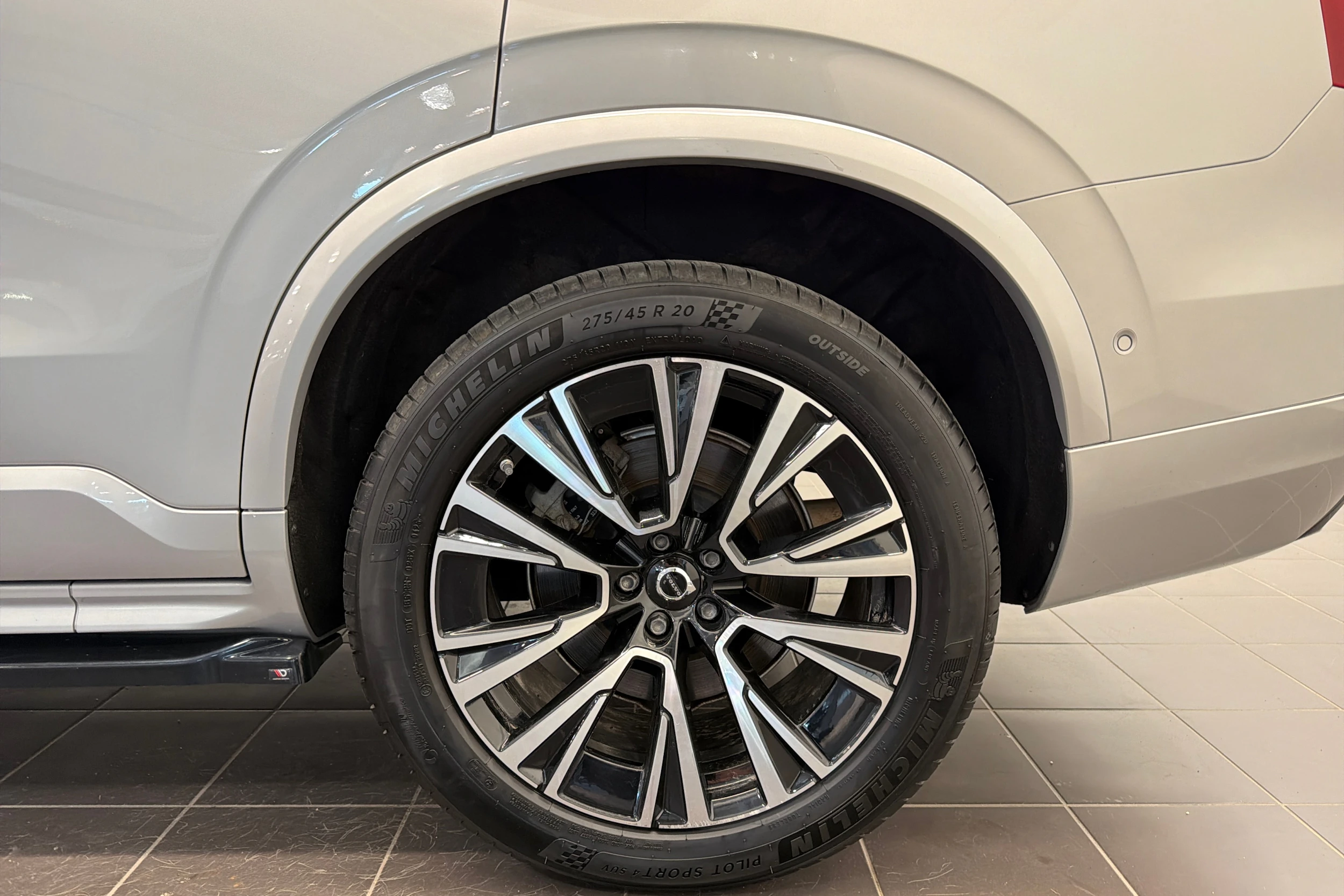 harmaa Volvo XC90 2024 kuva 10.