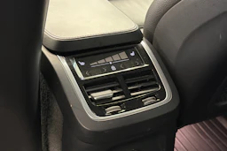 harmaa Volvo XC90 2024 kuva 12.