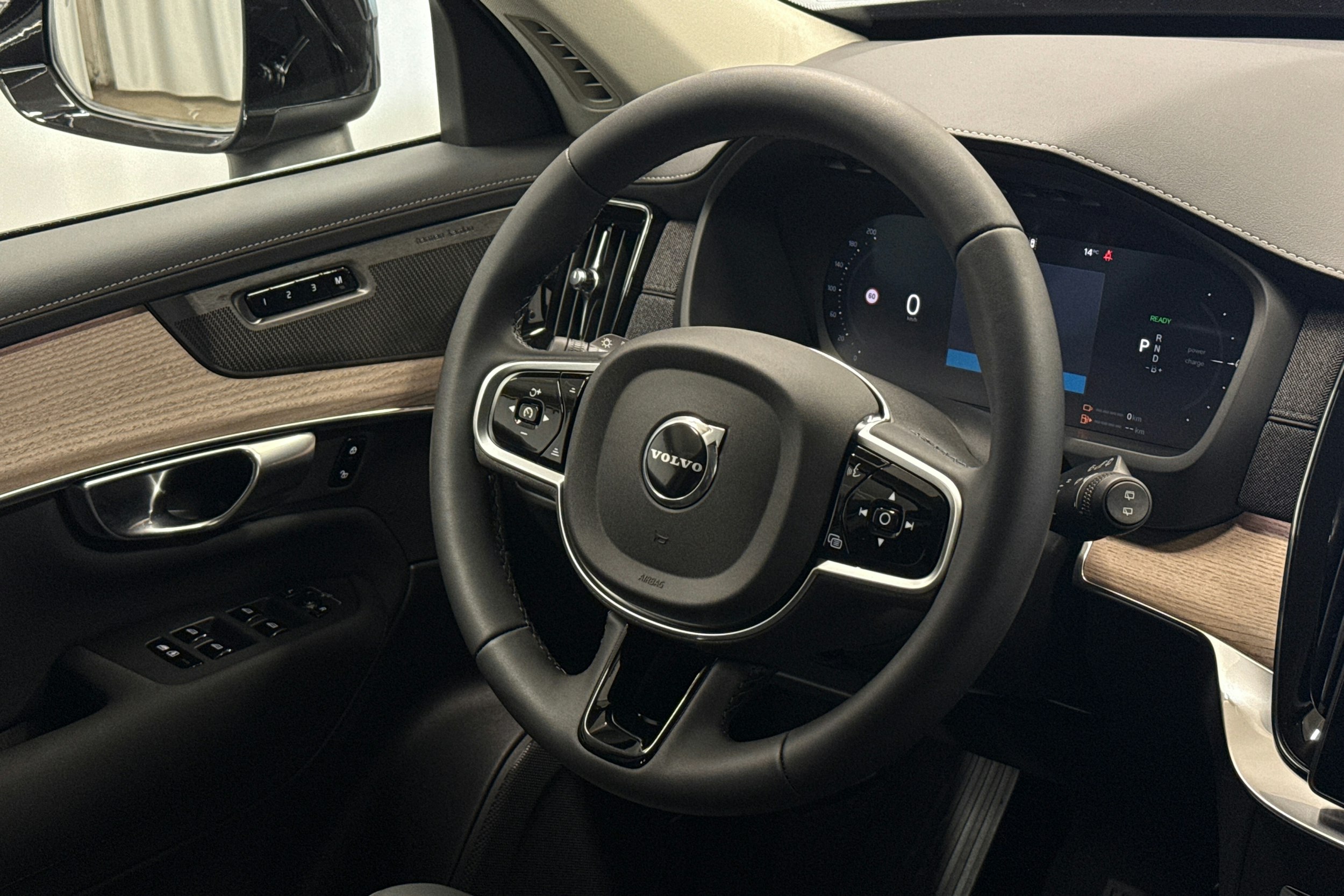 musta Volvo XC90 2026 kuva 15.