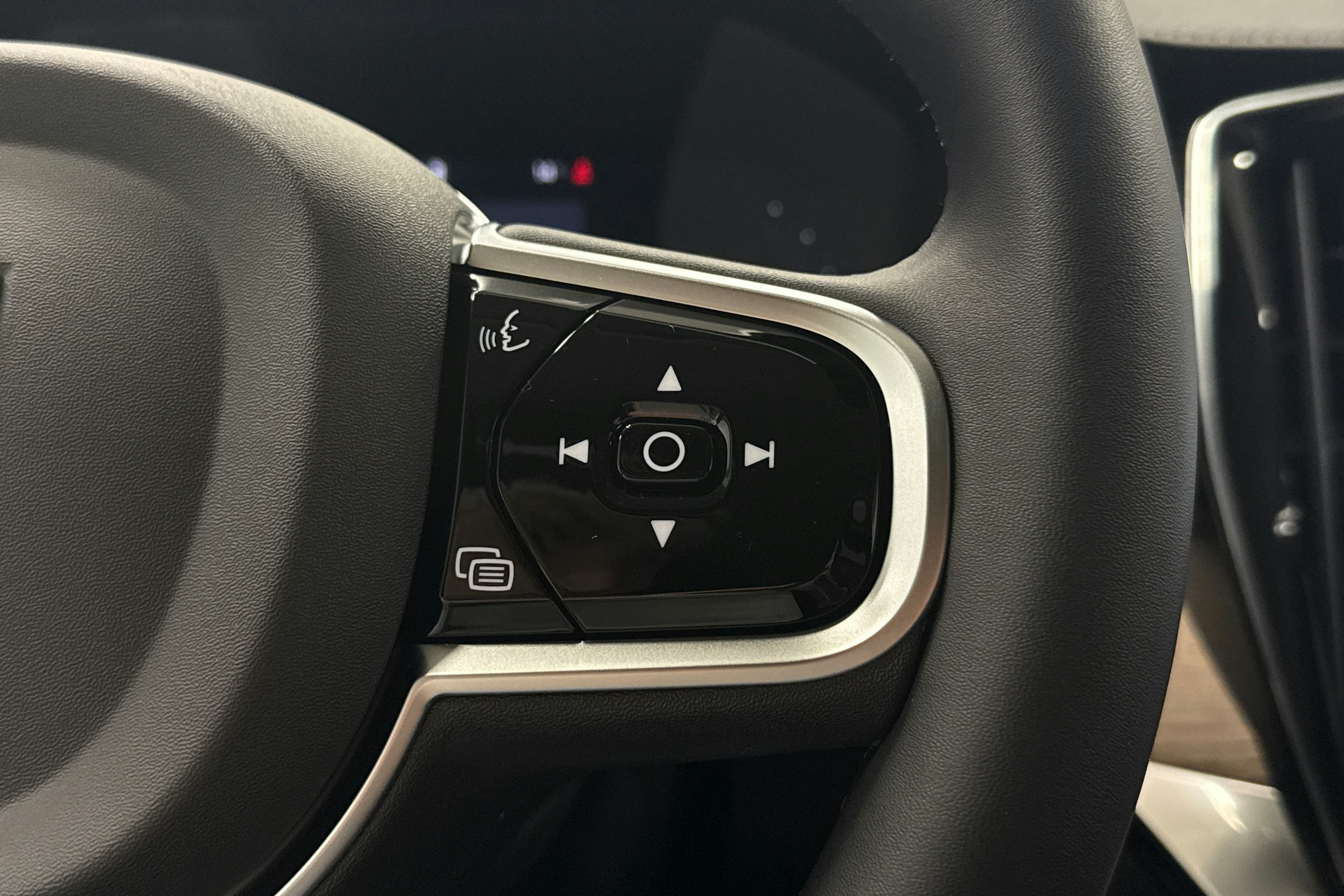 musta Volvo XC90 2026 kuva 18.