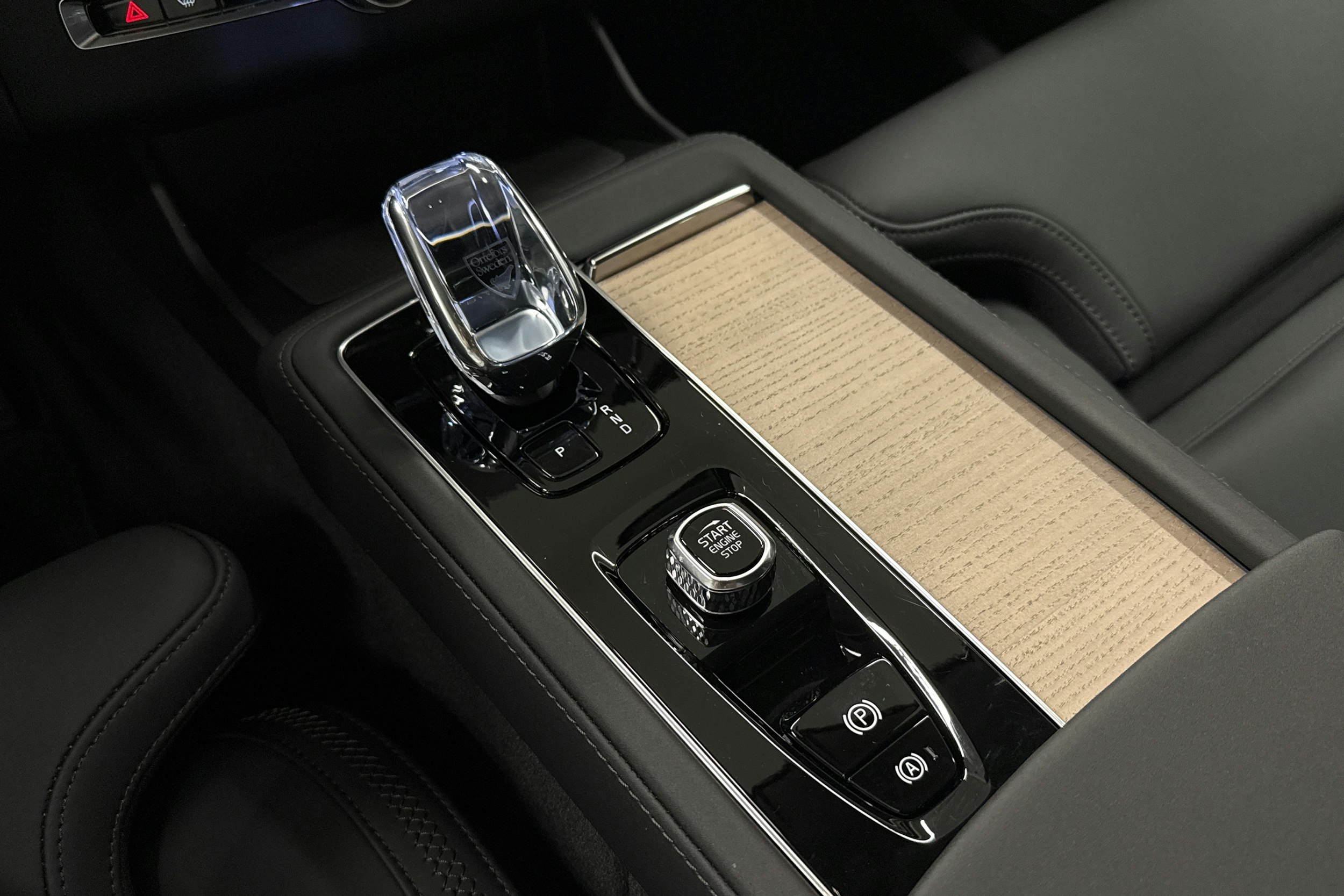 musta Volvo XC90 2026 kuva 24.