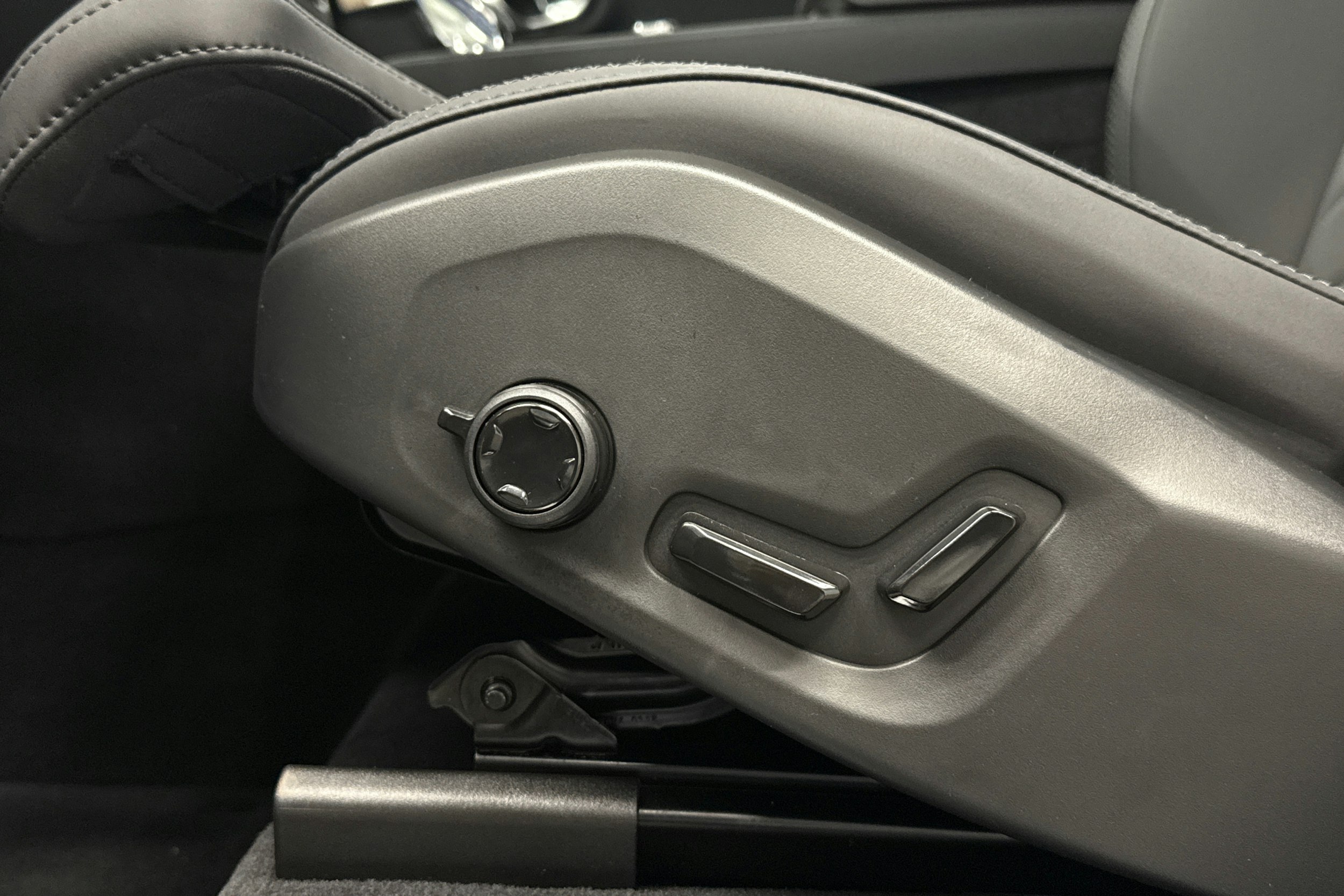 musta Volvo XC90 2026 kuva 28.