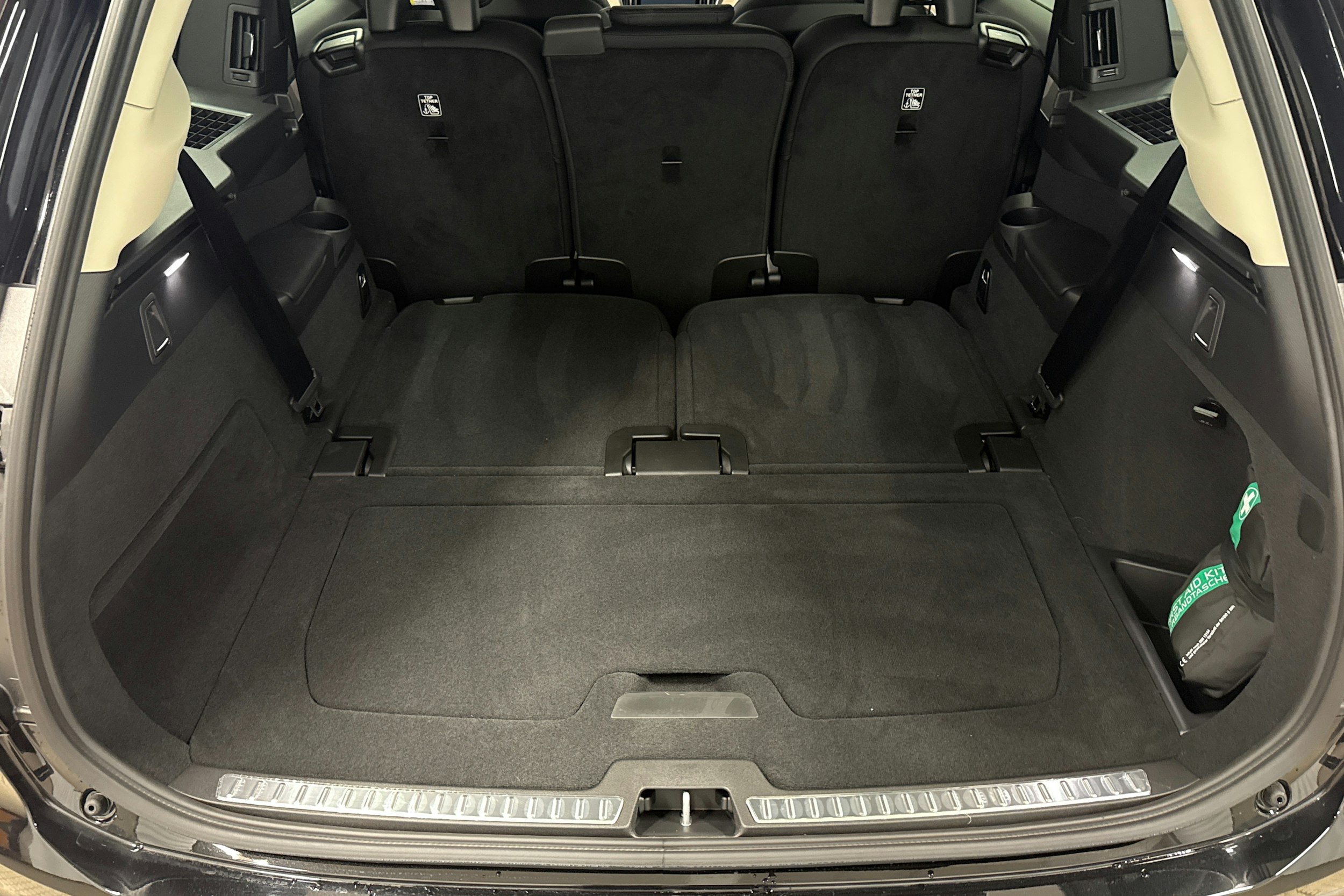 musta Volvo XC90 2026 kuva 30.