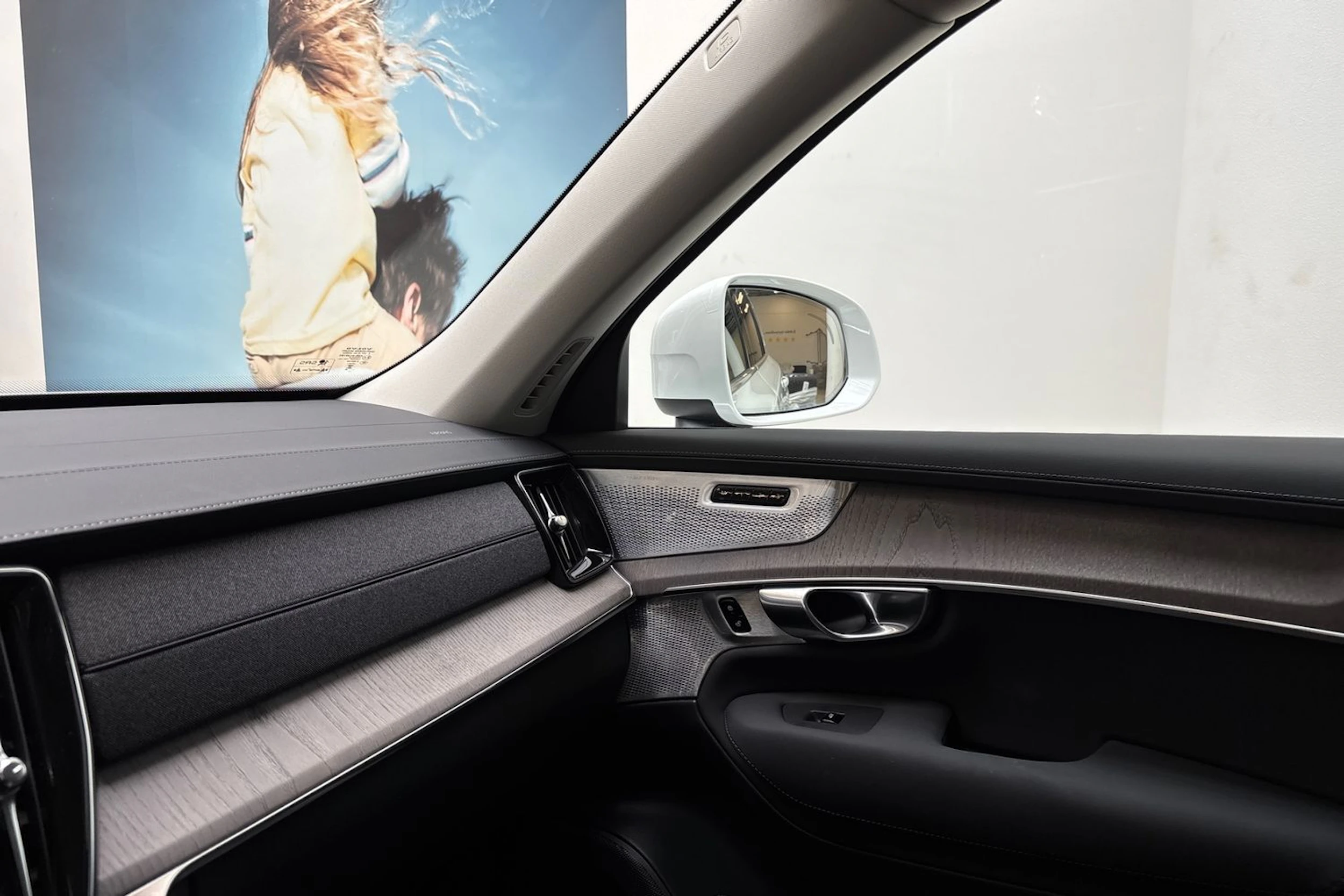 valkoinen Volvo XC90 2026 kuva 34.