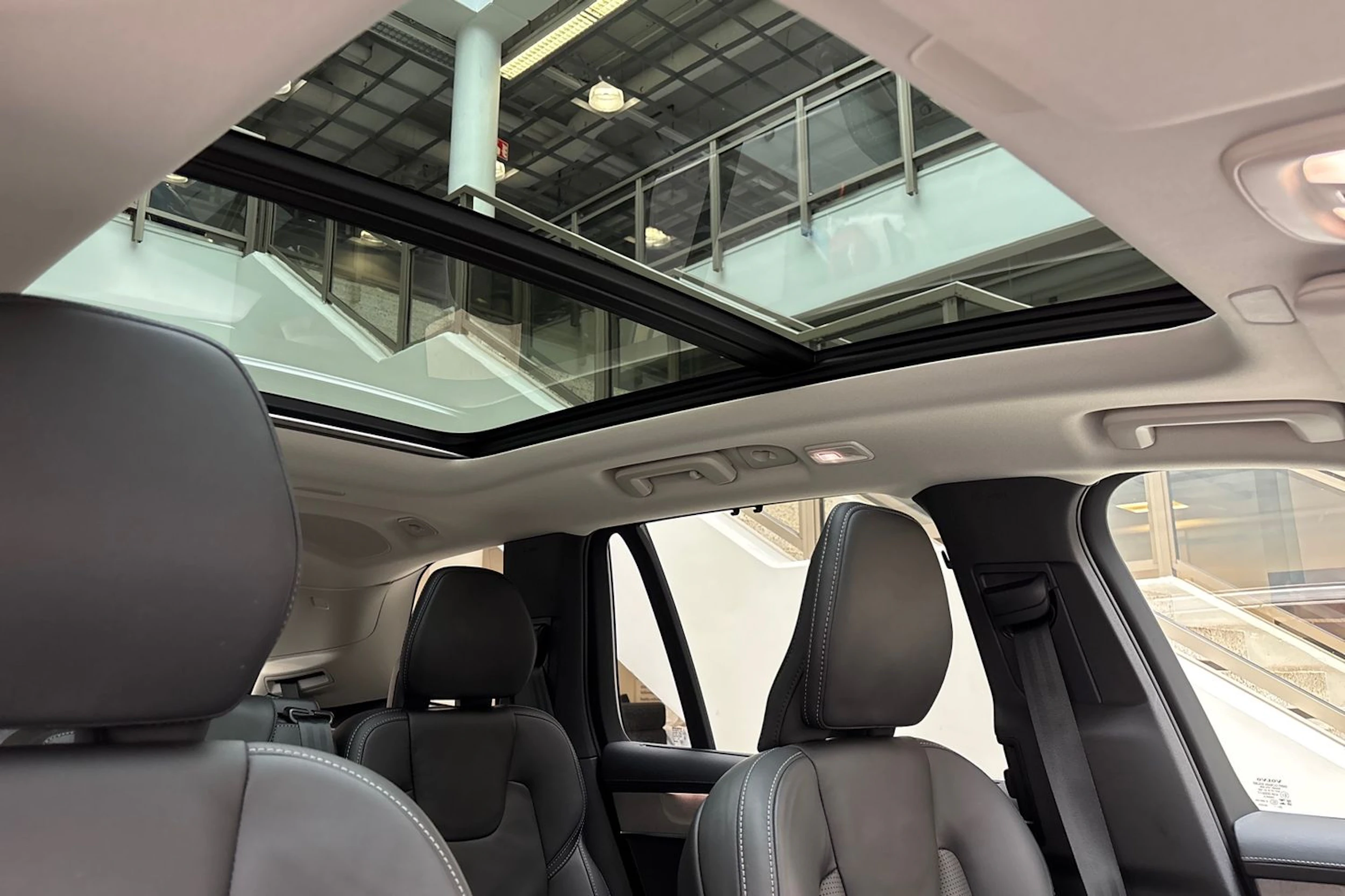 valkoinen Volvo XC90 2026 kuva 37.