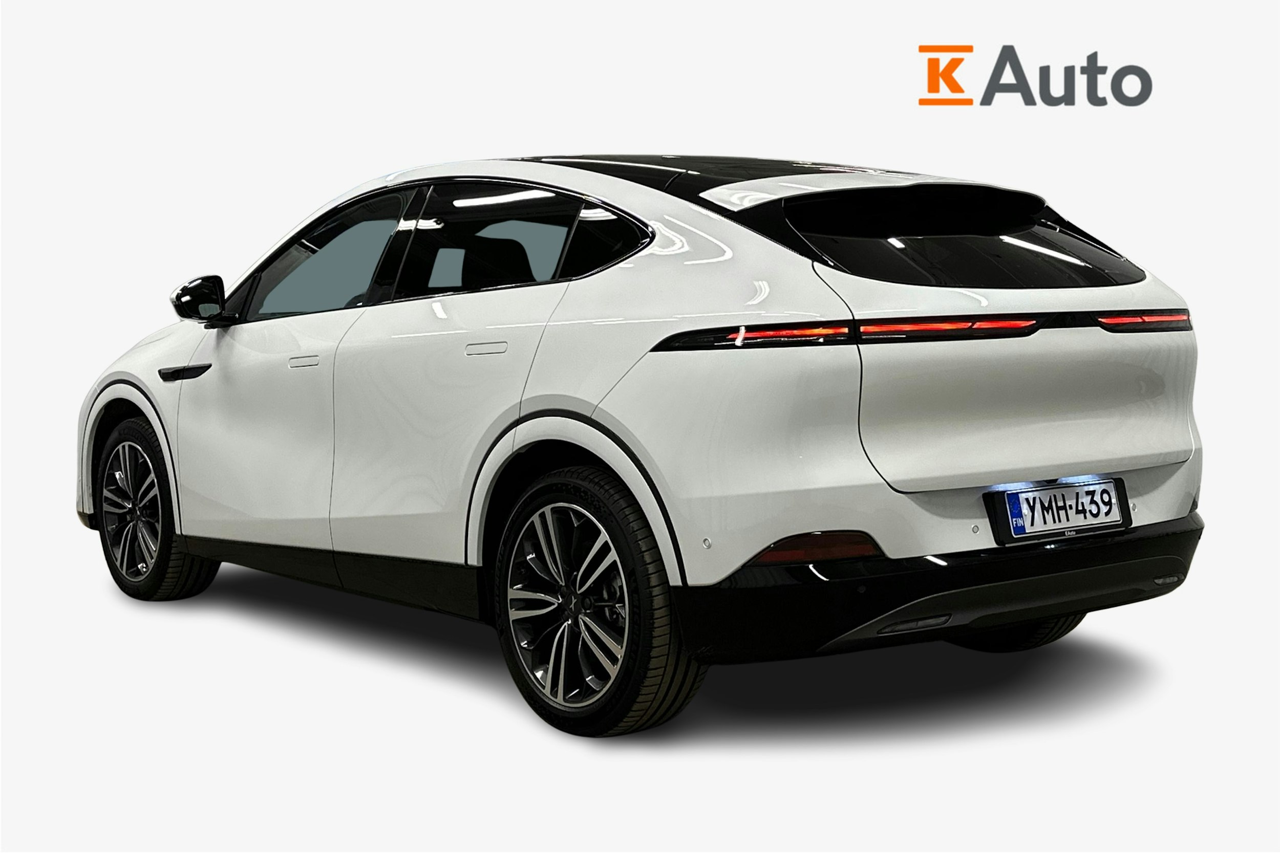 valkoinen XPENG G6 2025 kuva 2.