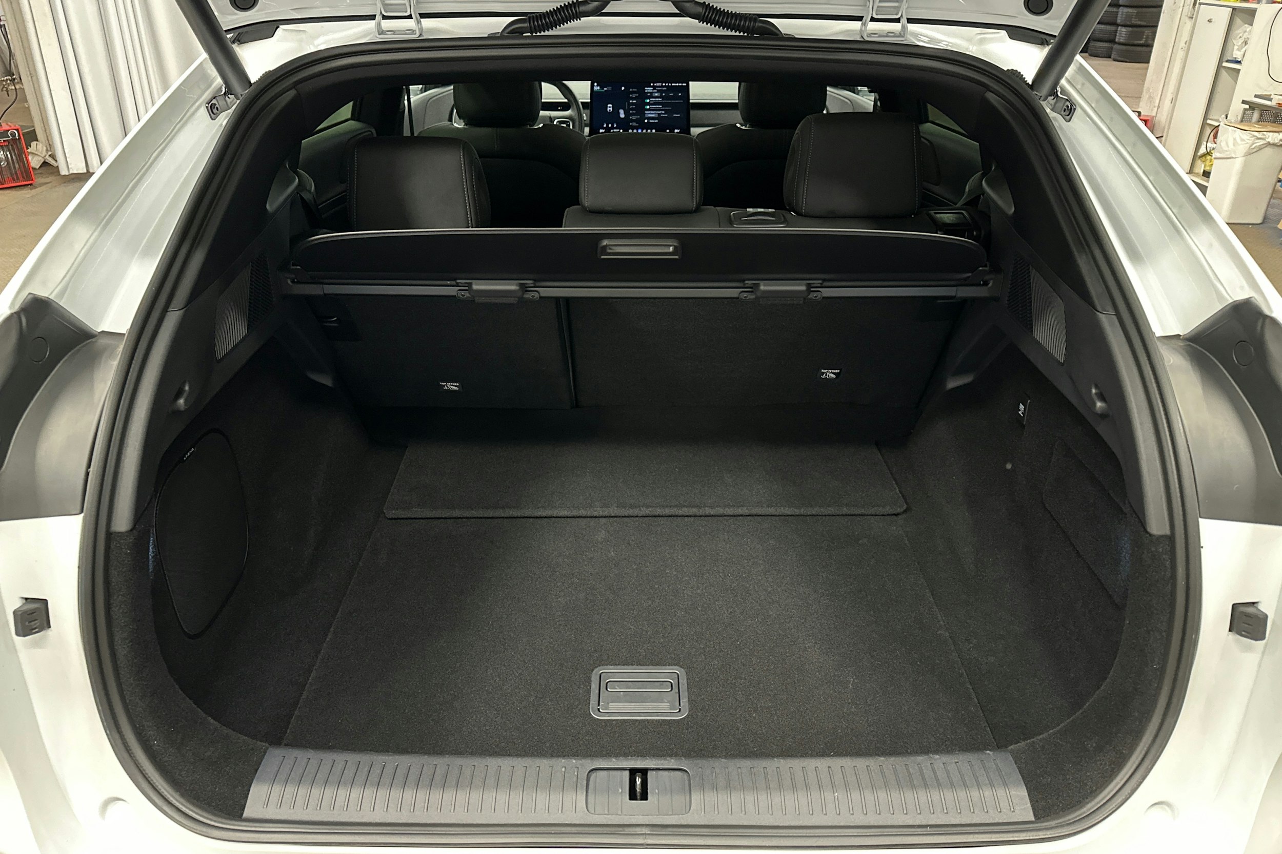 valkoinen XPENG G6 2025 kuva 11.