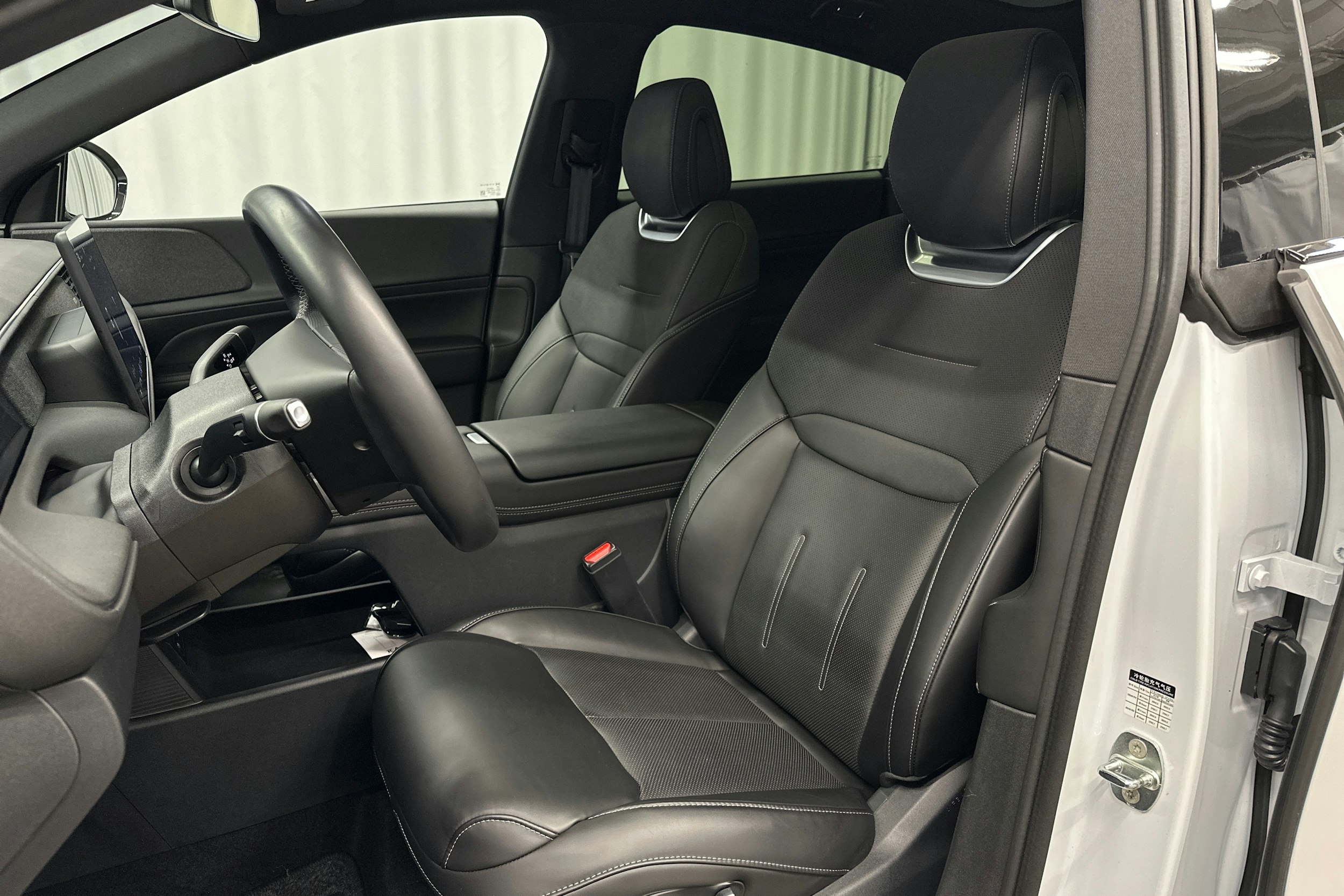 valkoinen XPENG G6 2025 kuva 13.