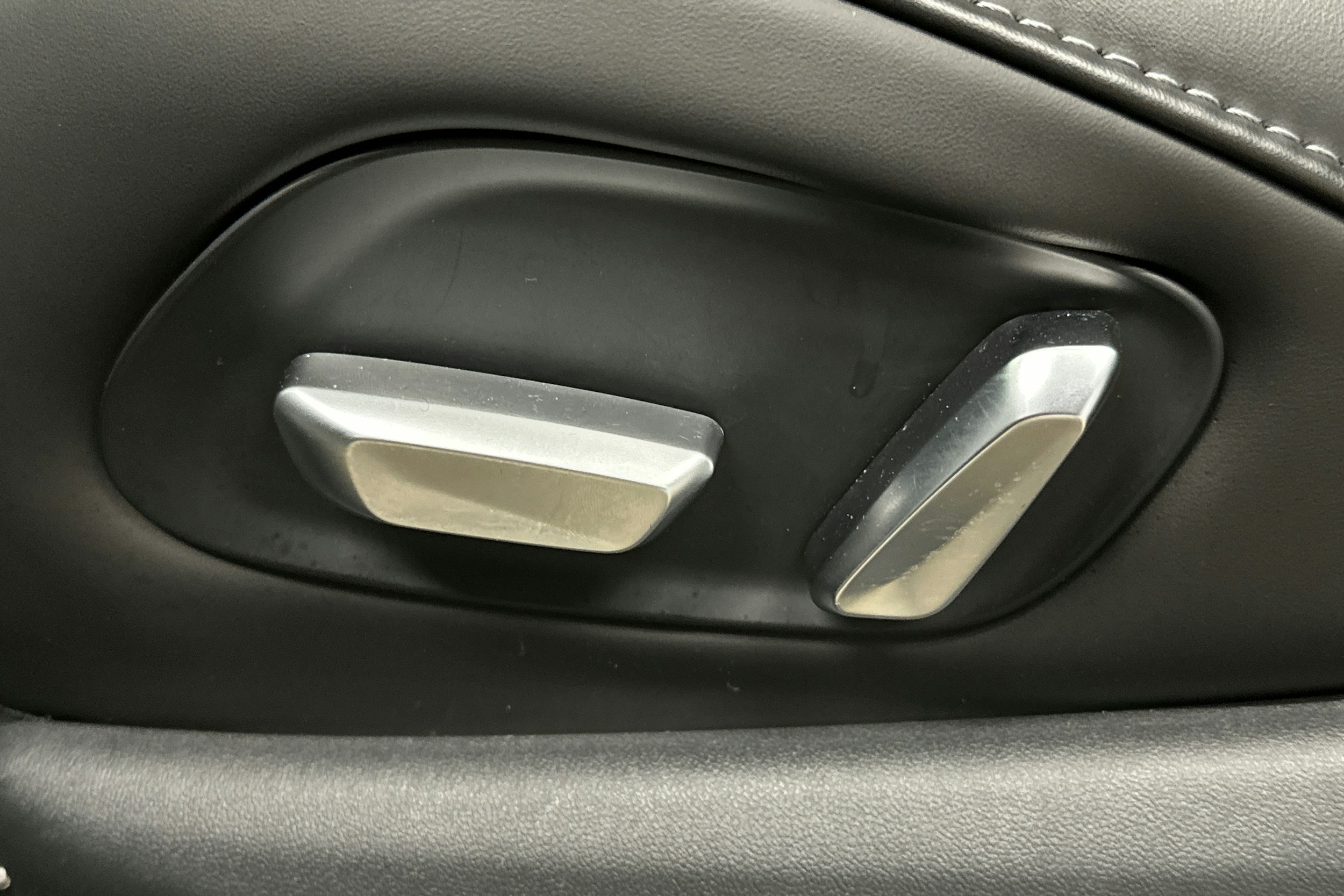 valkoinen XPENG G6 2025 kuva 14.