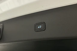 valkoinen XPENG G9 2025 kuva 39.