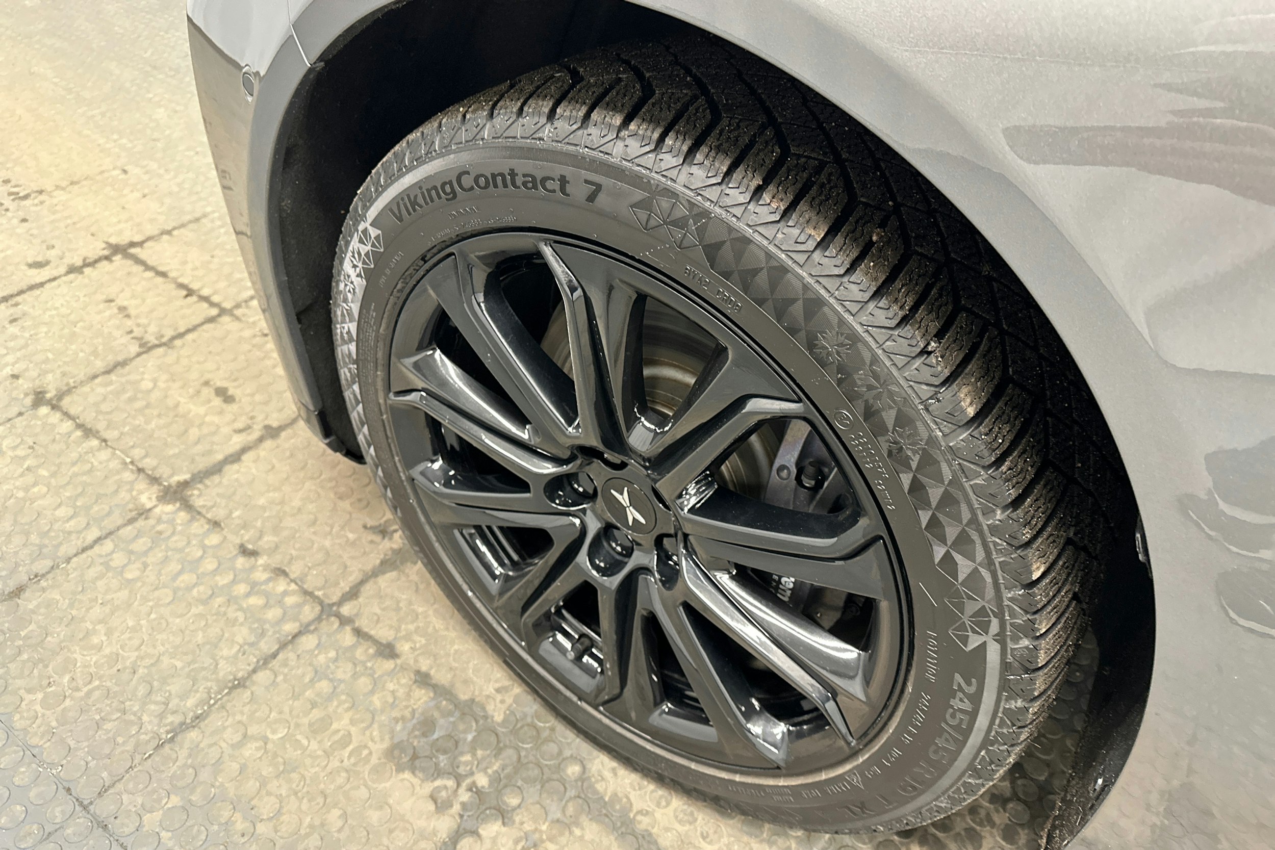 harmaa Xpeng P7 2022 kuva 13.