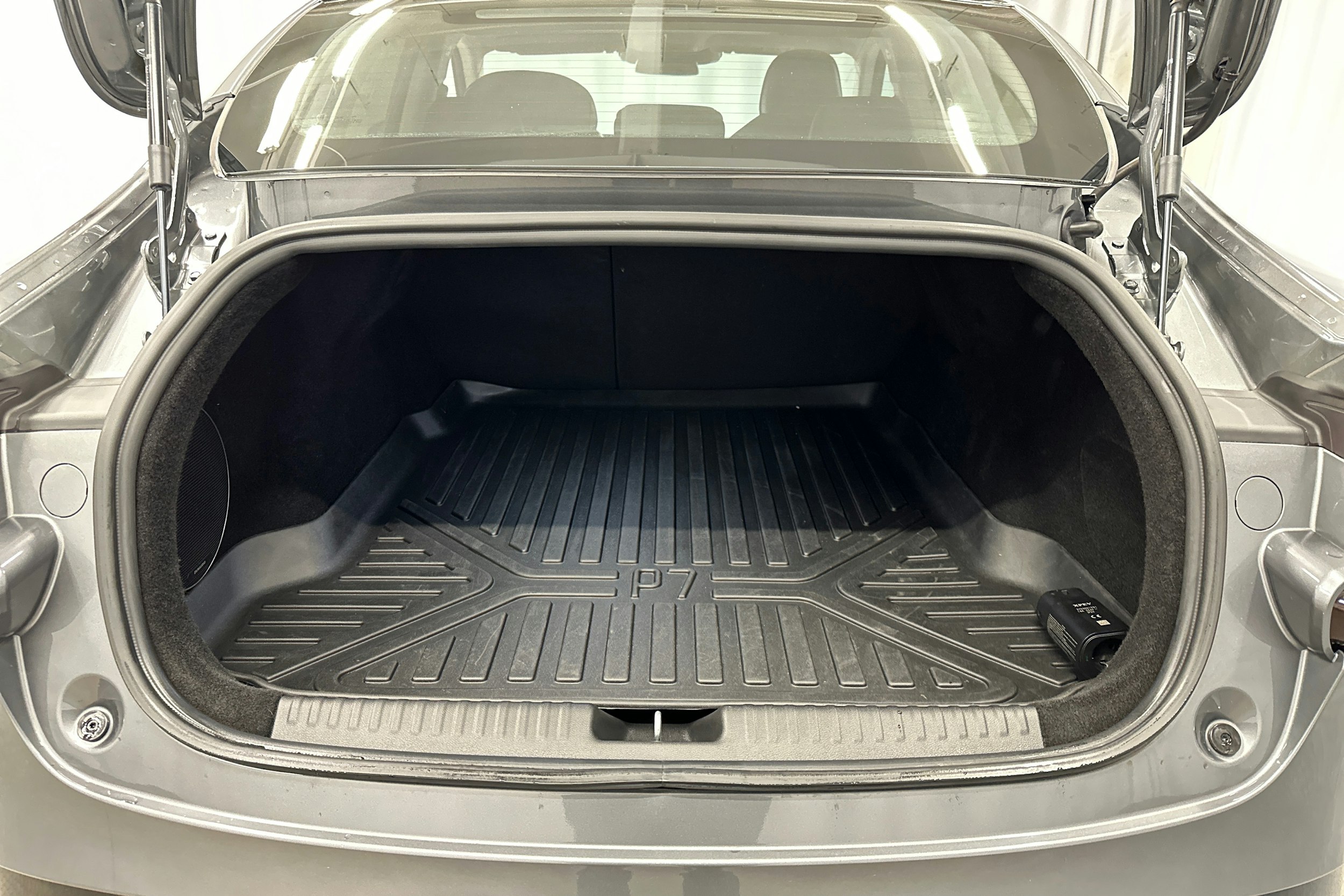 harmaa Xpeng P7 2022 kuva 36.