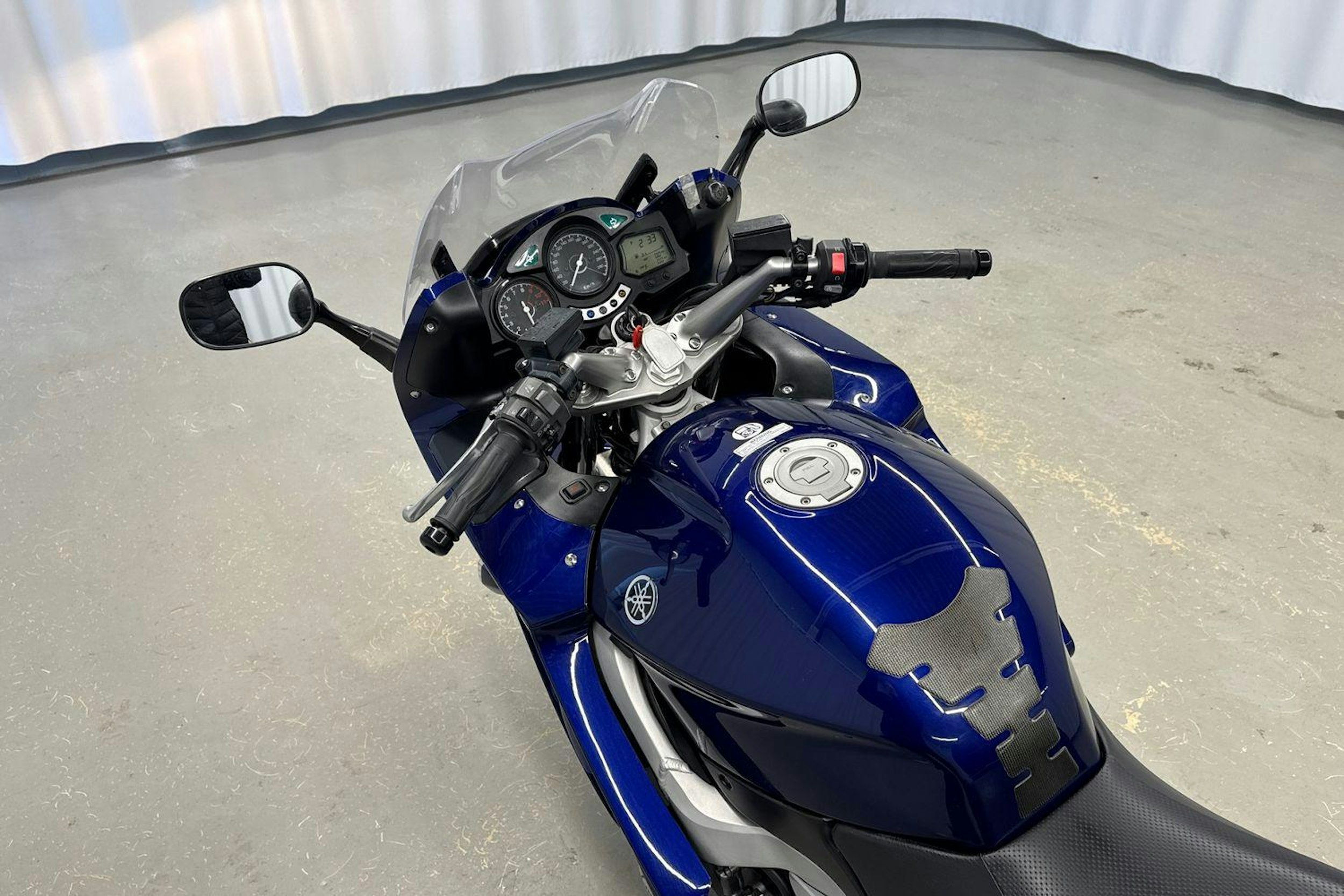 sininen Yamaha FJR 2004 kuva 7.